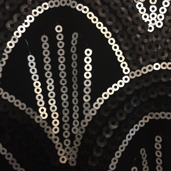 🏡Stunning beaded black and silver size 6 top - Picture 2 of 3